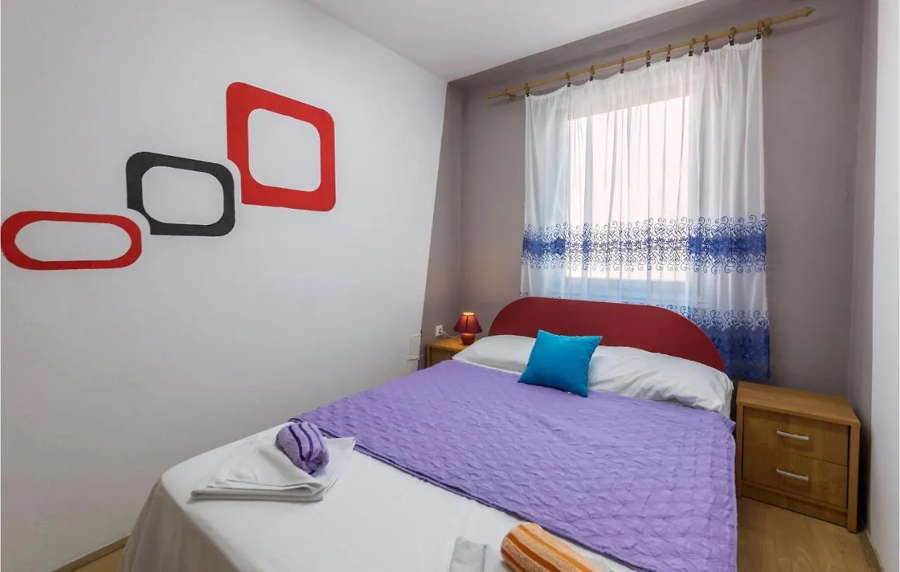 Nice Apartment In Pula With Kitchen Croazia